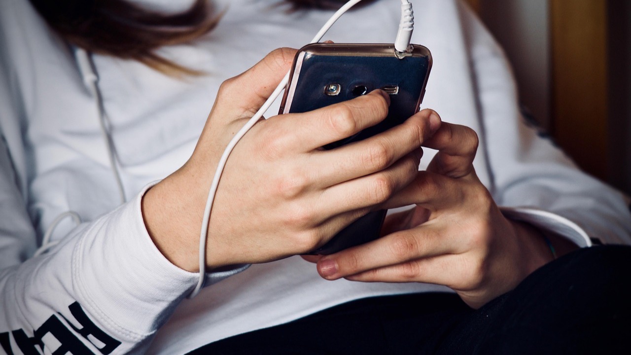 試着はスマホで済む時代、規制は？