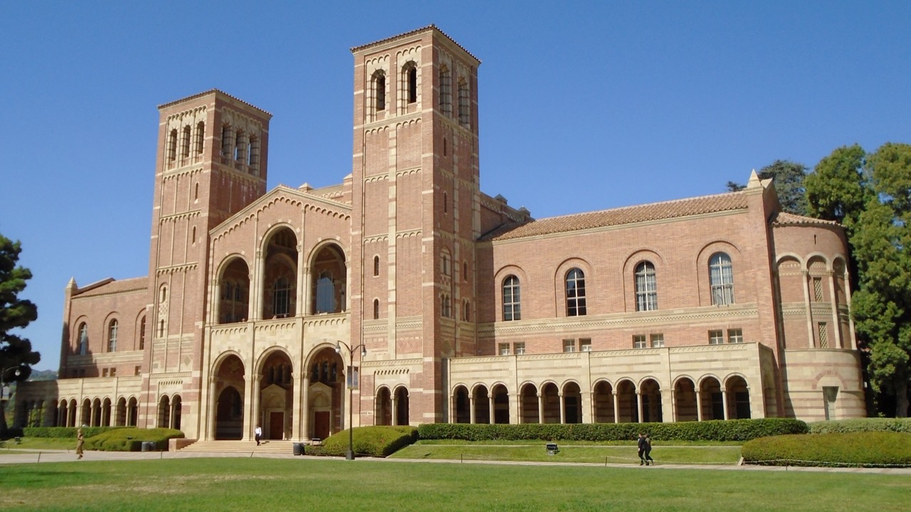 UCLA ロイス・ホール