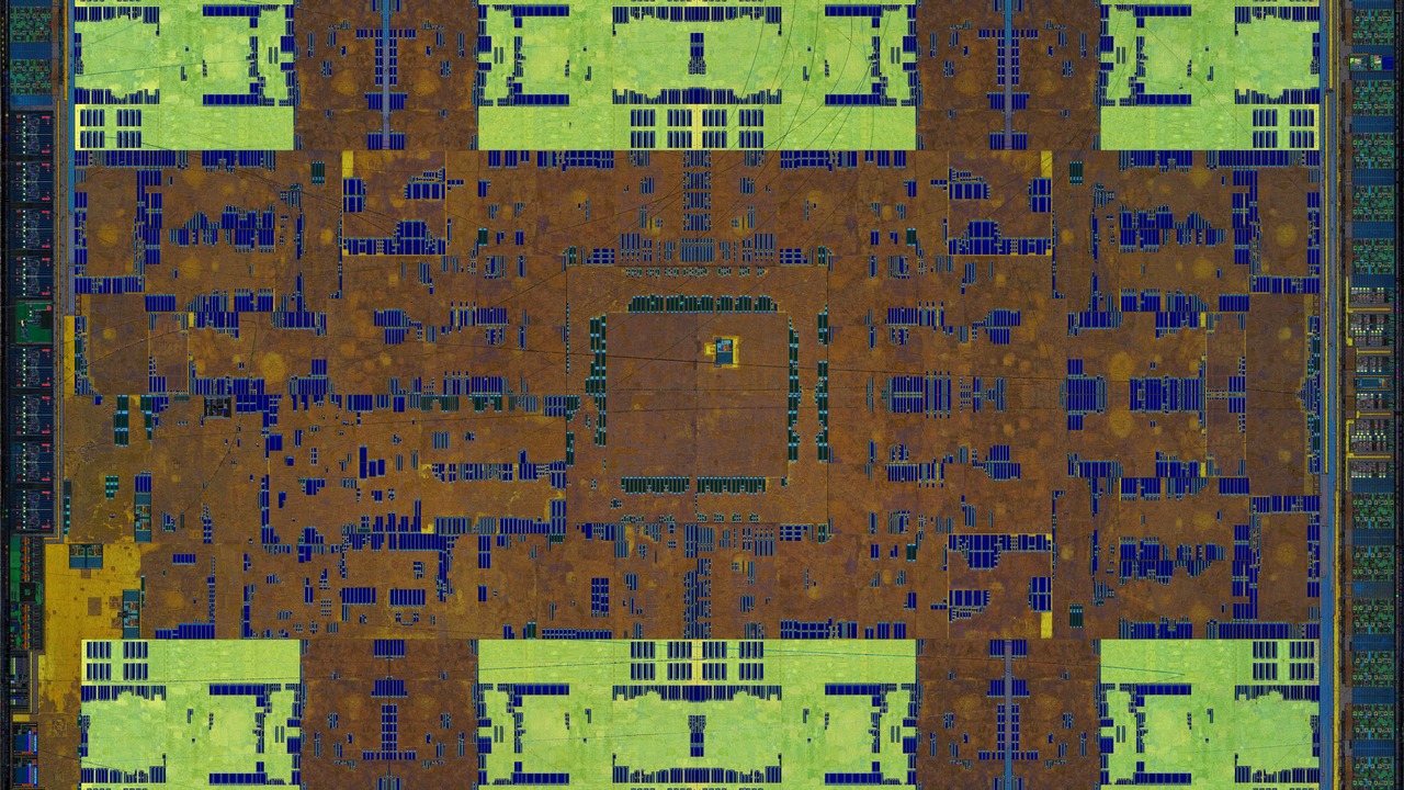 GeForce GTX 580 の GF110 チップを顕微鏡で接写した polysilicon die shot。緻密な回路構造が金属結晶のように広がる