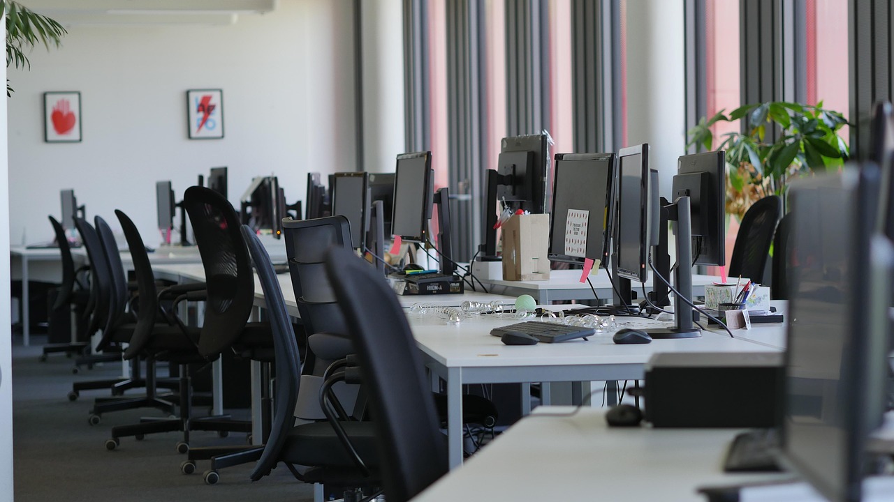 AIを理由の解雇が最多要因に Oracleは2.1万人削減